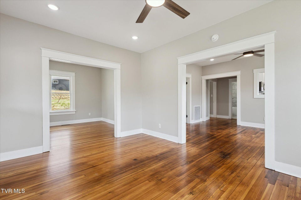 Photo #6: 318 Boyd Street