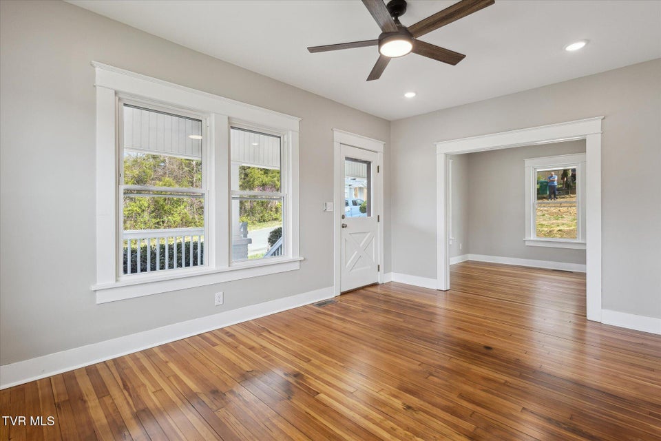 Photo #9: 318 Boyd Street