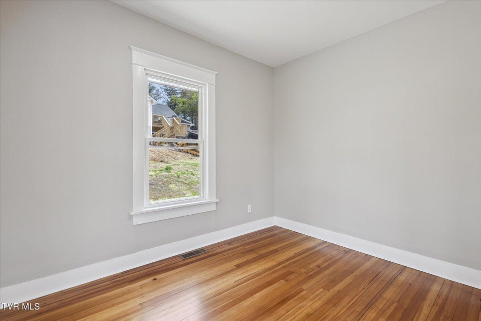 Photo #10: 318 Boyd Street