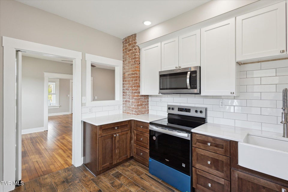 Photo #15: 318 Boyd Street