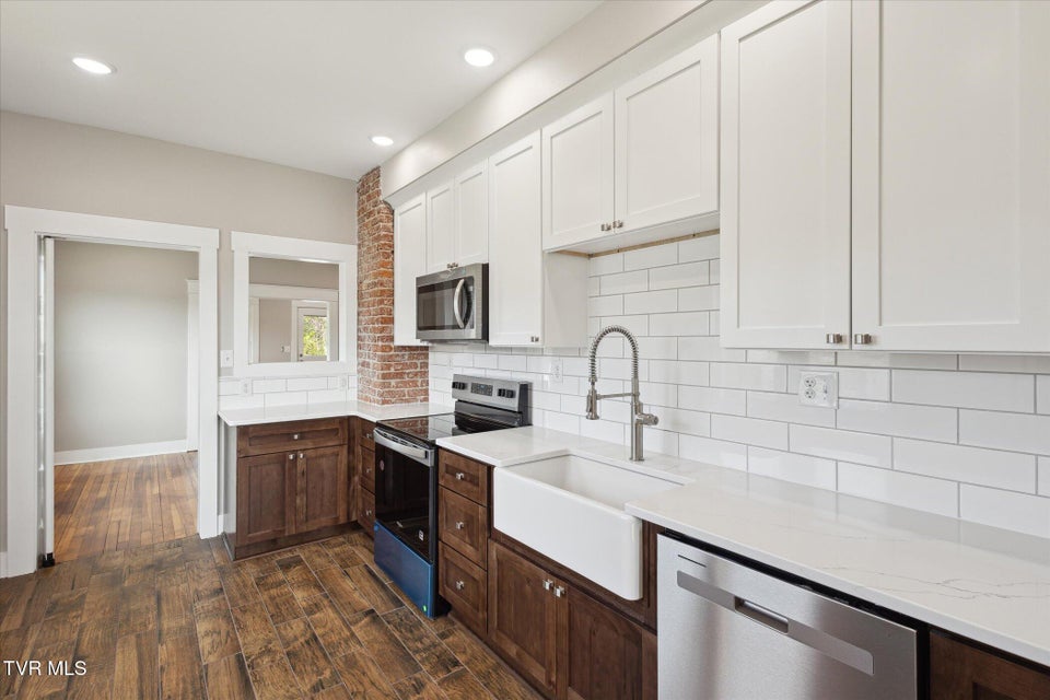 Photo #18: 318 Boyd Street