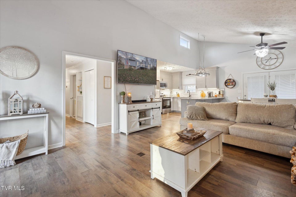 Photo #4: 103 Silkwood Court