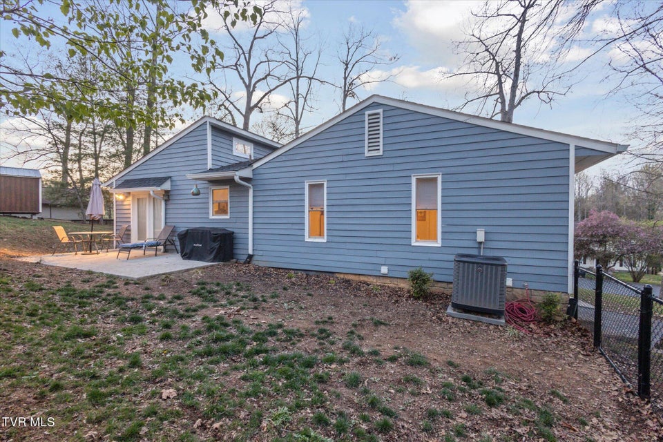 Photo #33: 103 Silkwood Court