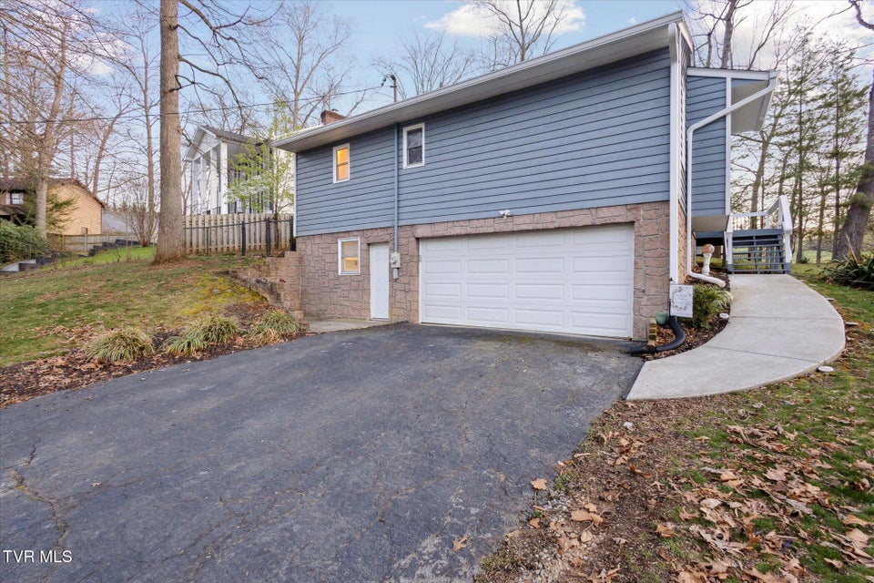 Photo #35: 103 Silkwood Court