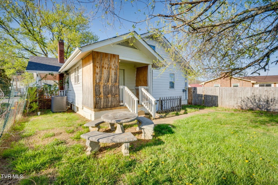 Photo #29: 533 Jackson Street