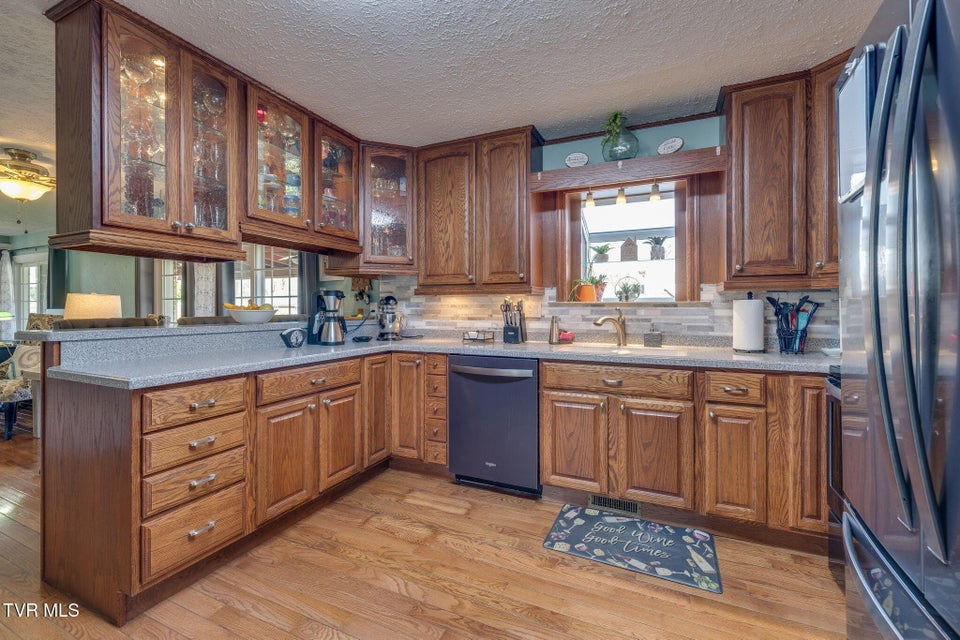 Photo #8: 708 Westwood Drive