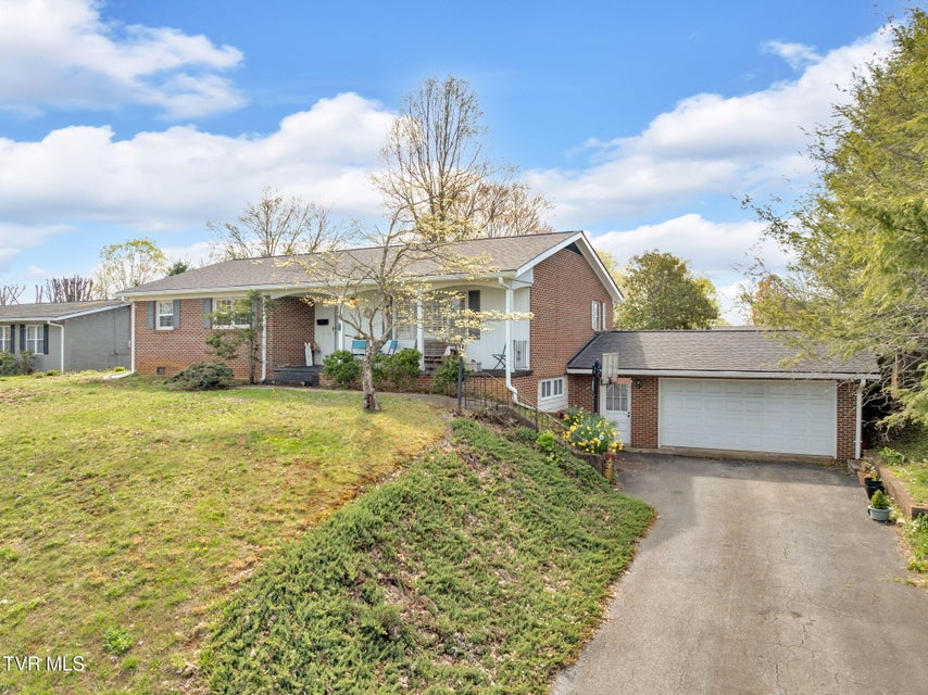 Photo #2: 2111 Kipping Street