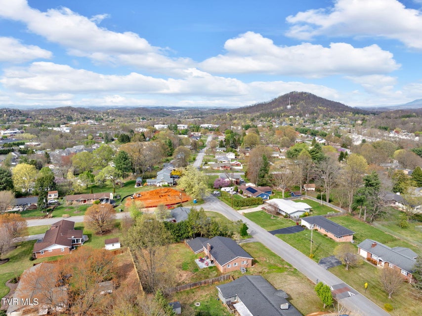 Photo #34: 2111 Kipping Street