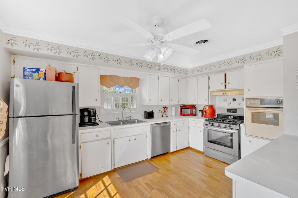 Photo #9: 2111 Kipping Street