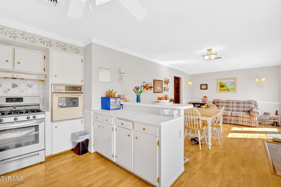 Photo #11: 2111 Kipping Street