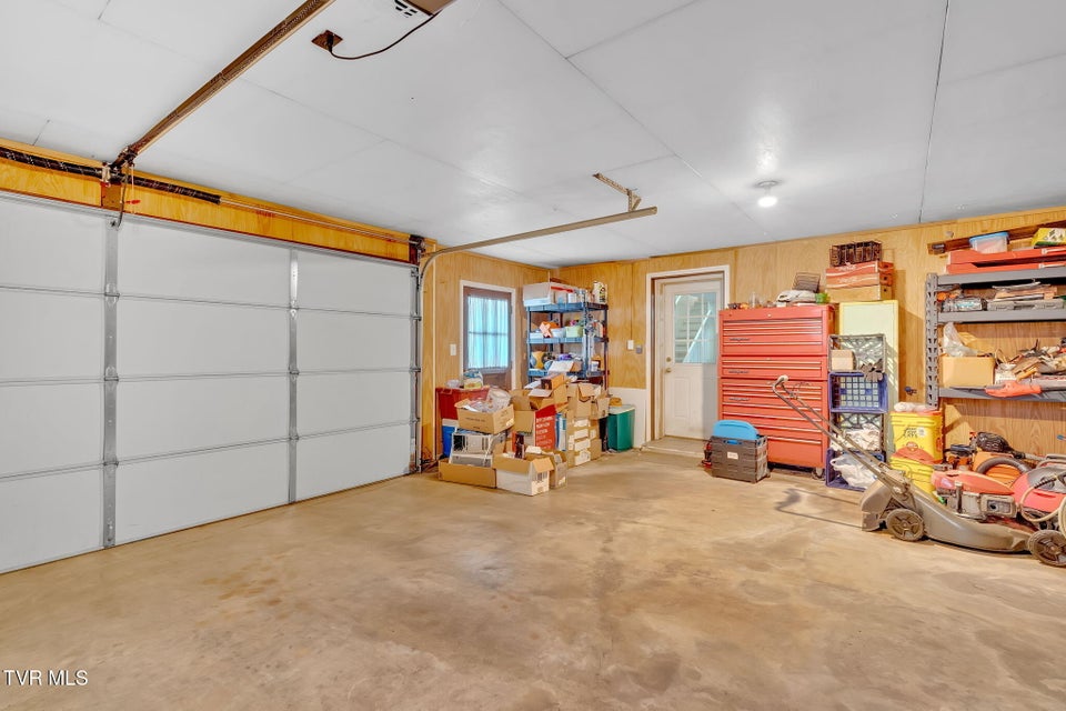 Photo #26: 2111 Kipping Street