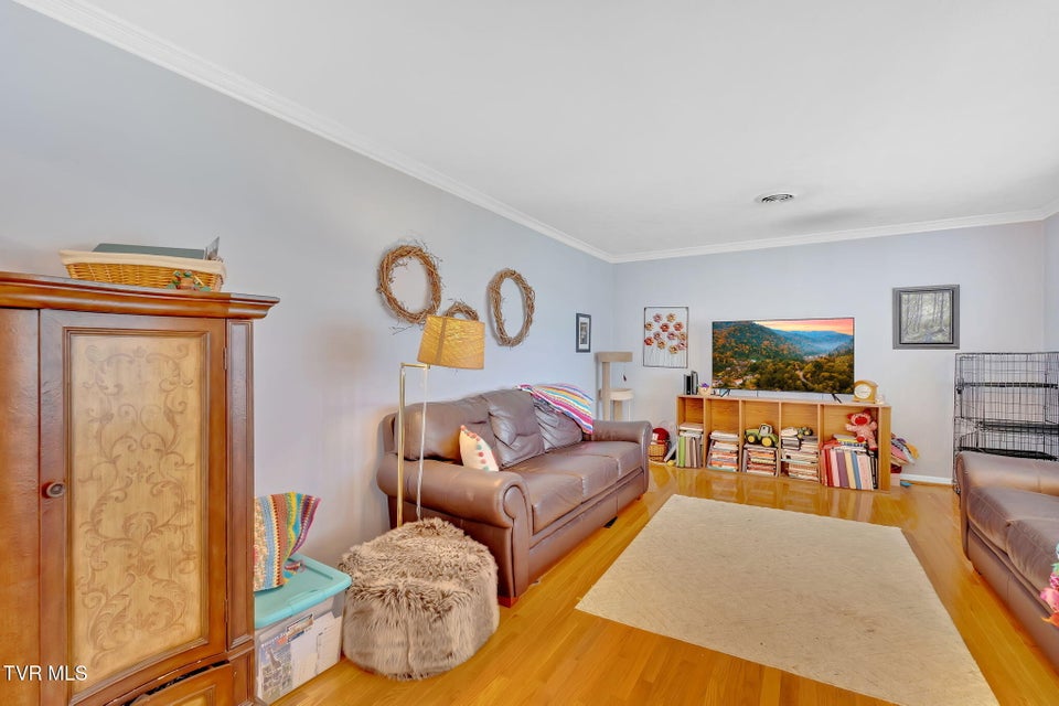 Photo #5: 2111 Kipping Street