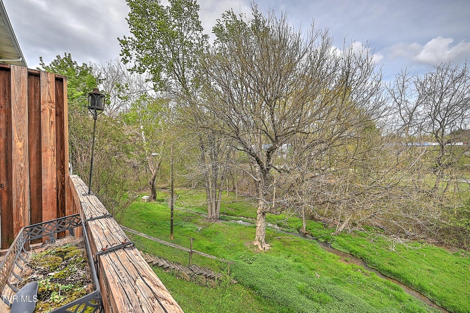 Photo #35: 813 Fain Avenue