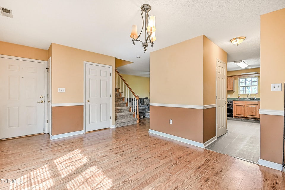 Photo #4: 813 Fain Avenue