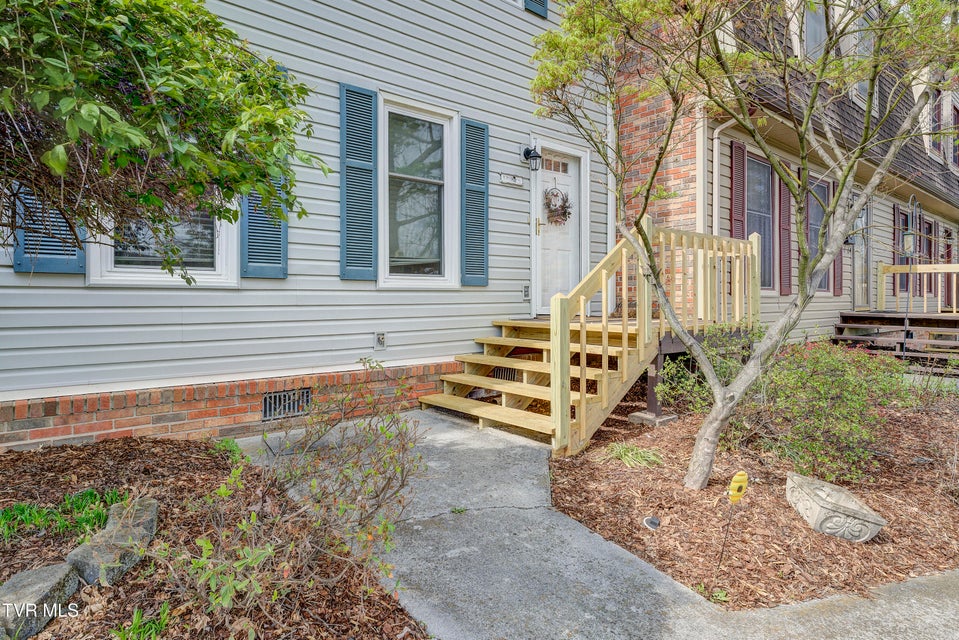 Photo #2: 2205 Greenbriar Circle