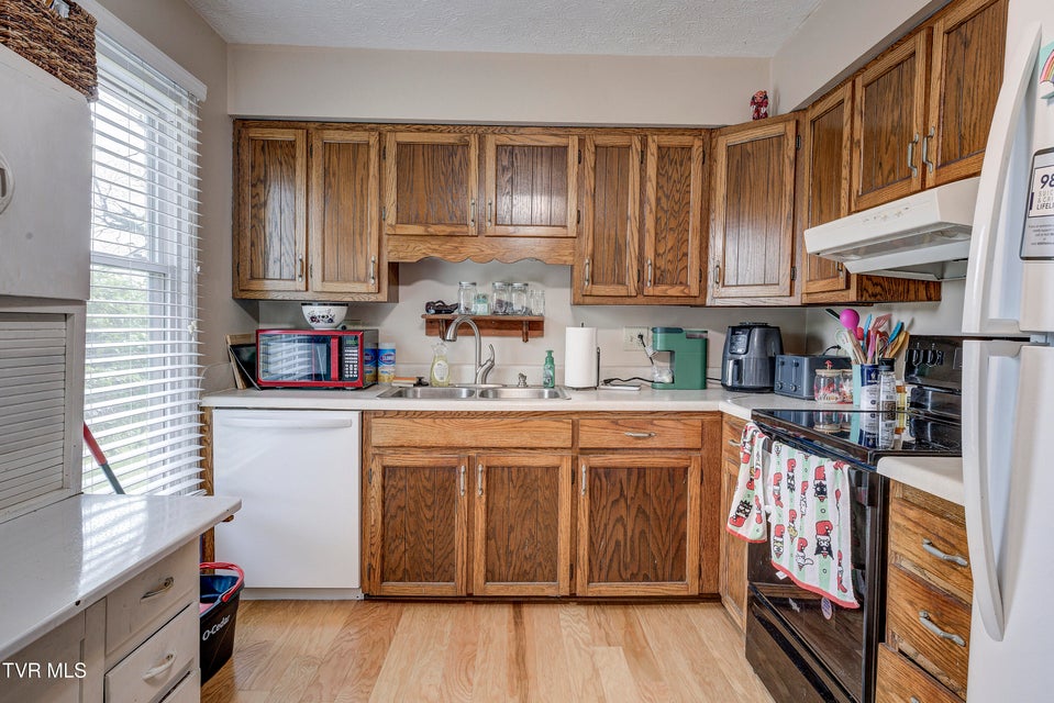 Photo #8: 2205 Greenbriar Circle
