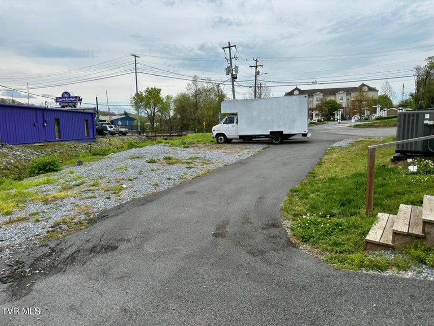 Photo #10: 905 Watauga Avenue