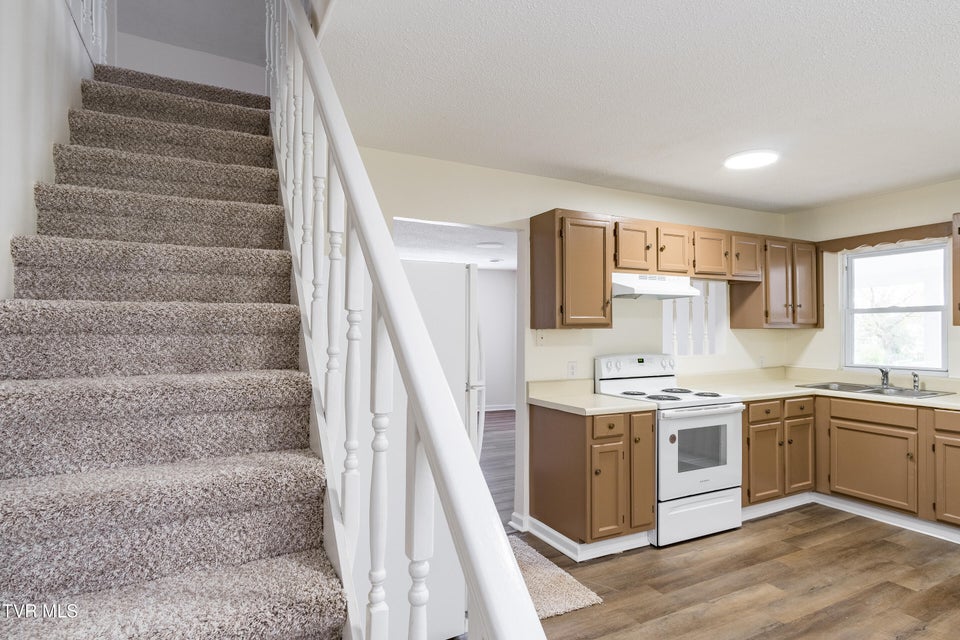 Photo #18: 946 Woodside Drive