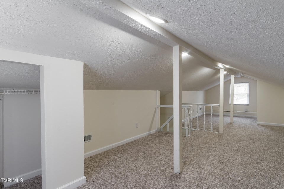 Photo #19: 946 Woodside Drive