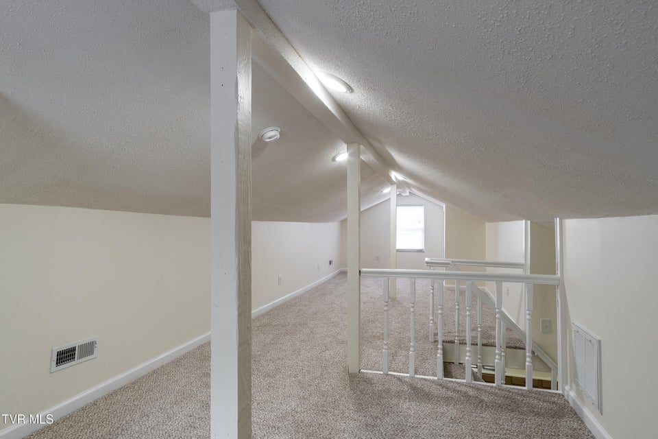 Photo #21: 946 Woodside Drive