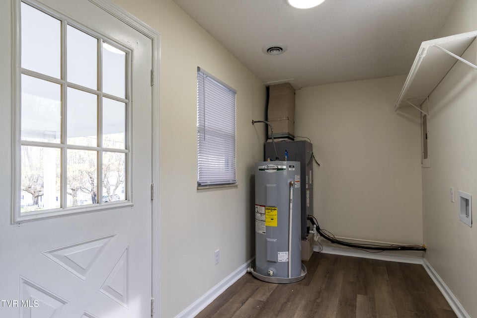 Photo #22: 946 Woodside Drive
