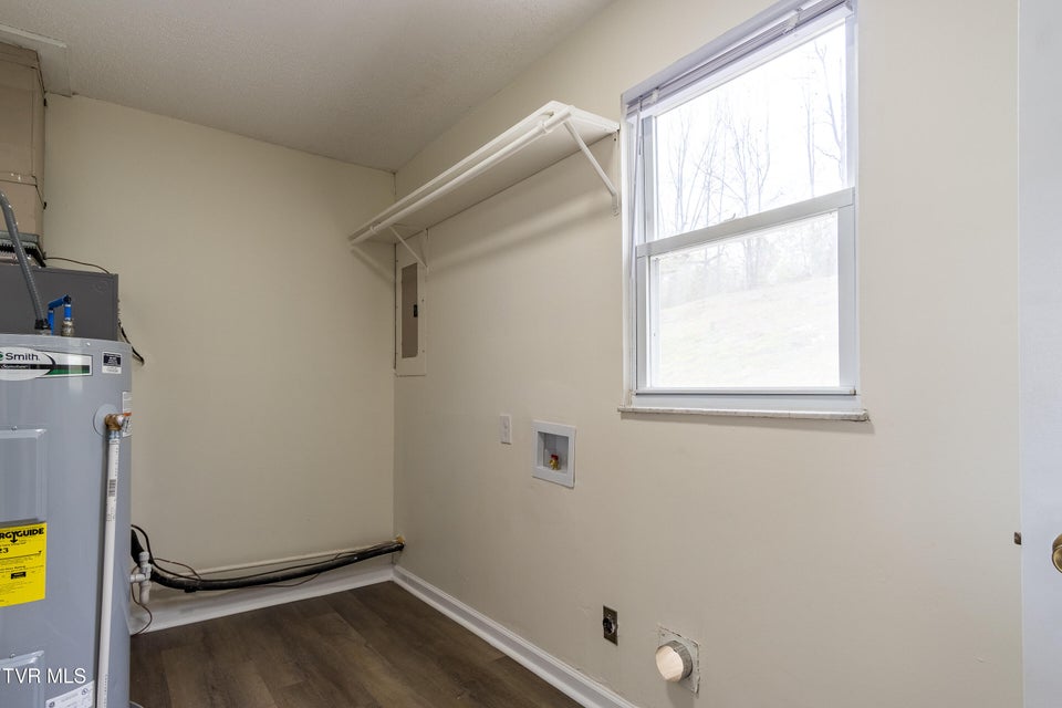 Photo #23: 946 Woodside Drive