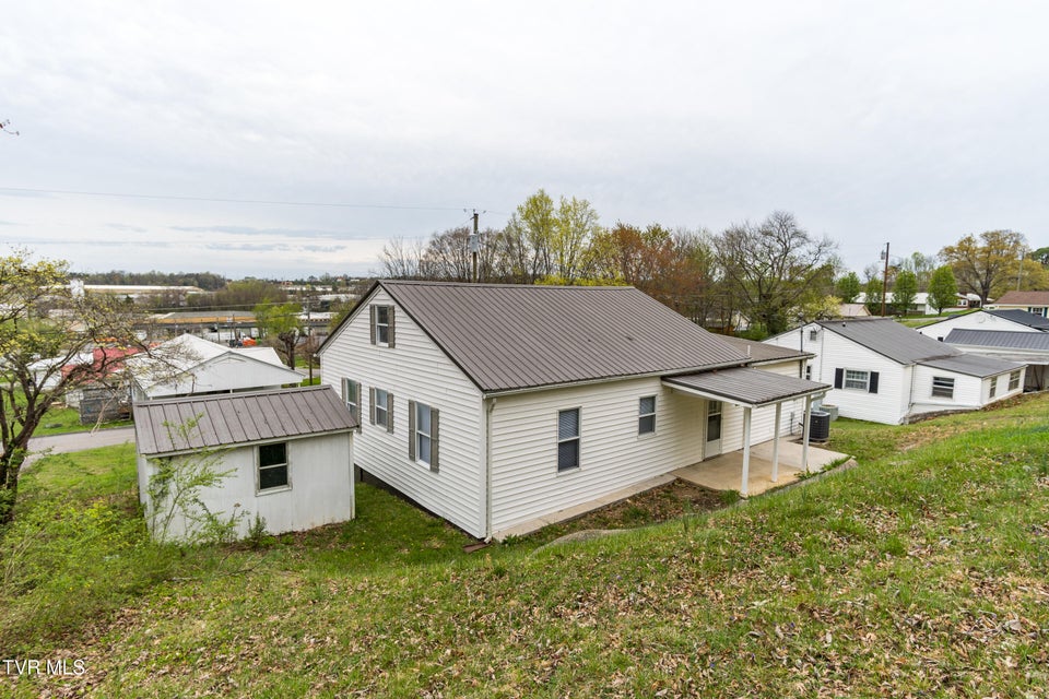 Photo #27: 946 Woodside Drive