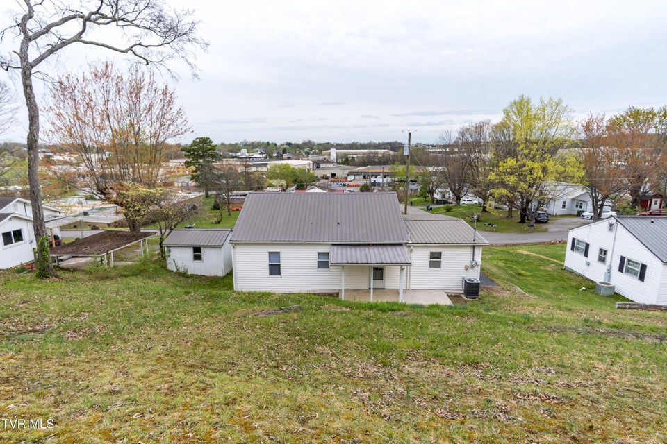 Photo #28: 946 Woodside Drive