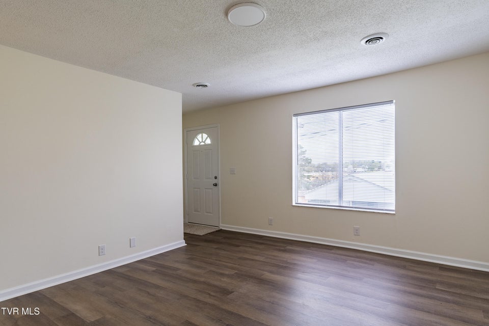 Photo #7: 946 Woodside Drive