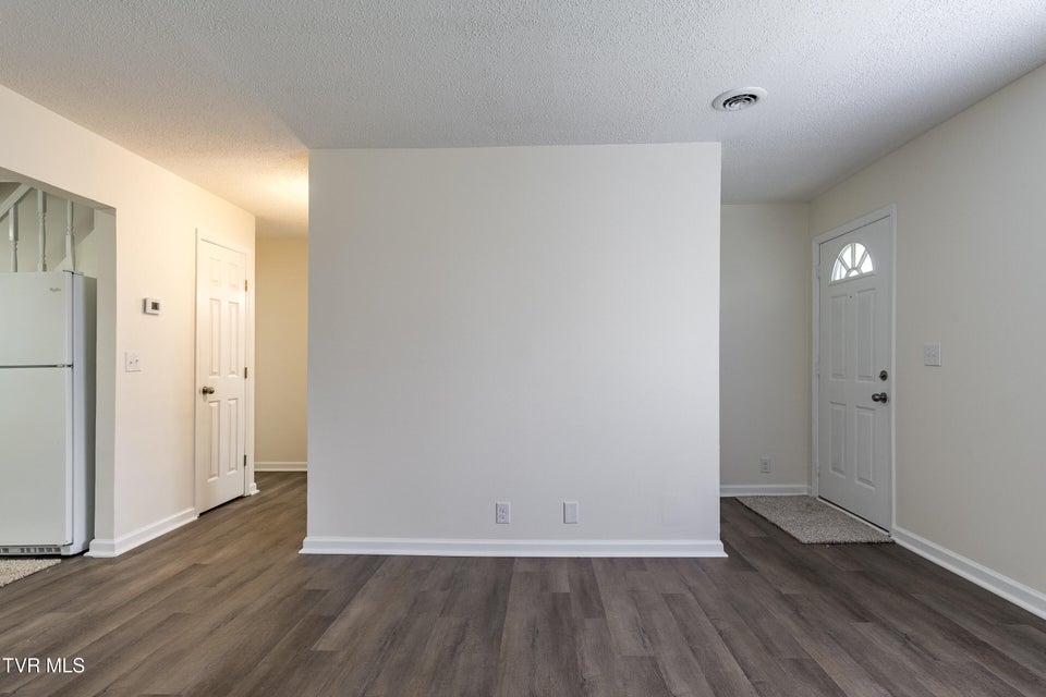 Photo #6: 946 Woodside Drive