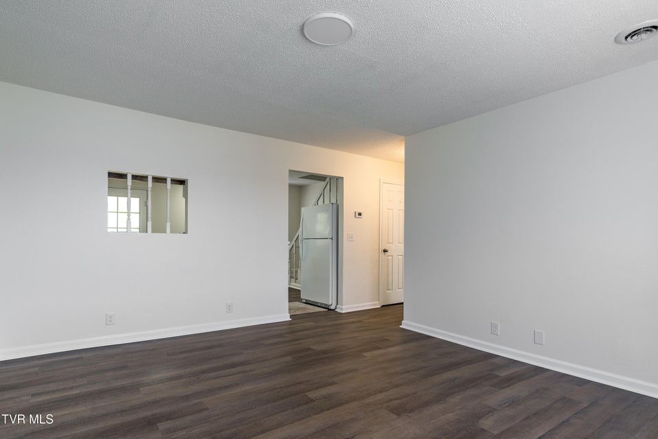 Photo #5: 946 Woodside Drive