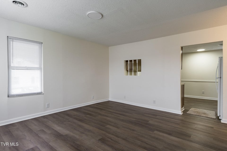 Photo #4: 946 Woodside Drive