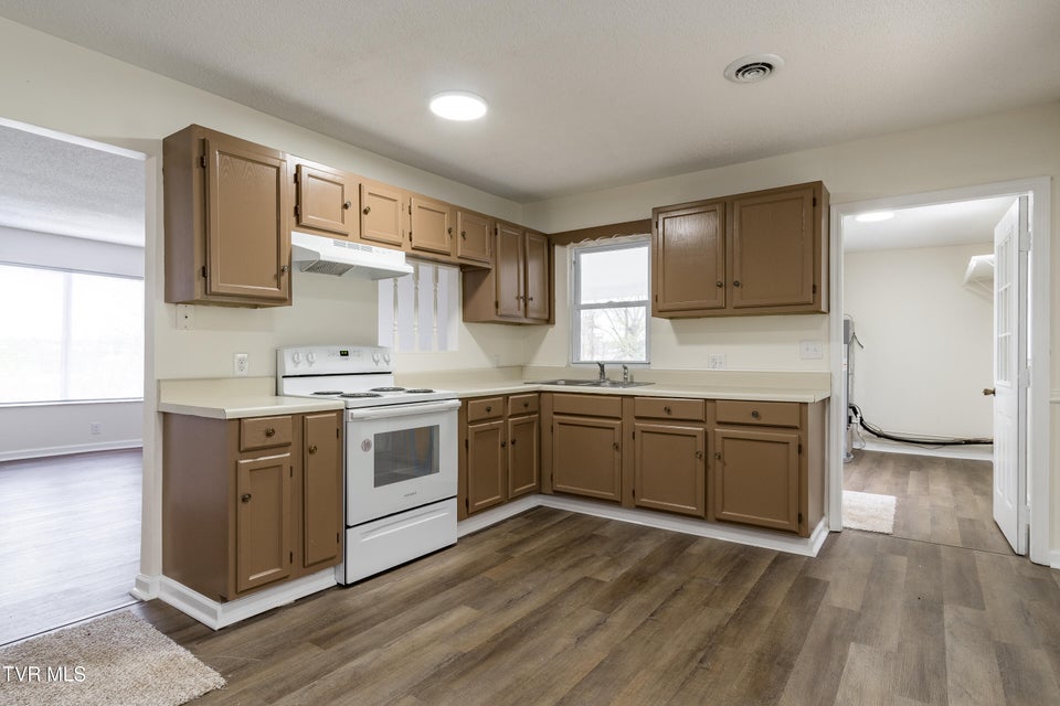 Photo #14: 946 Woodside Drive