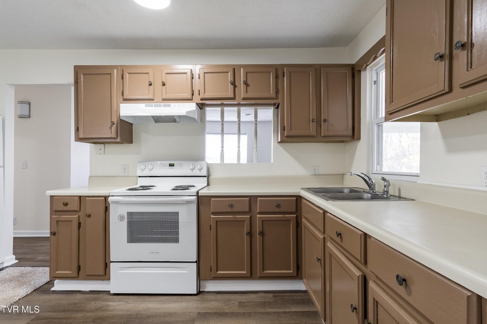 Photo #15: 946 Woodside Drive