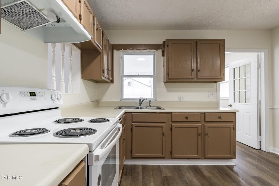 Photo #16: 946 Woodside Drive