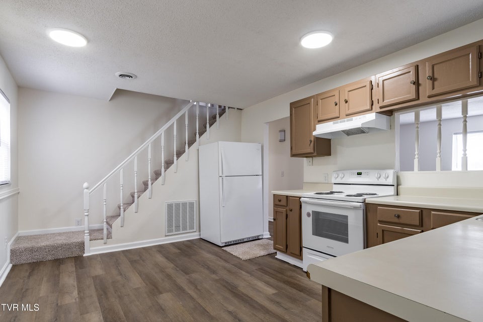 Photo #17: 946 Woodside Drive