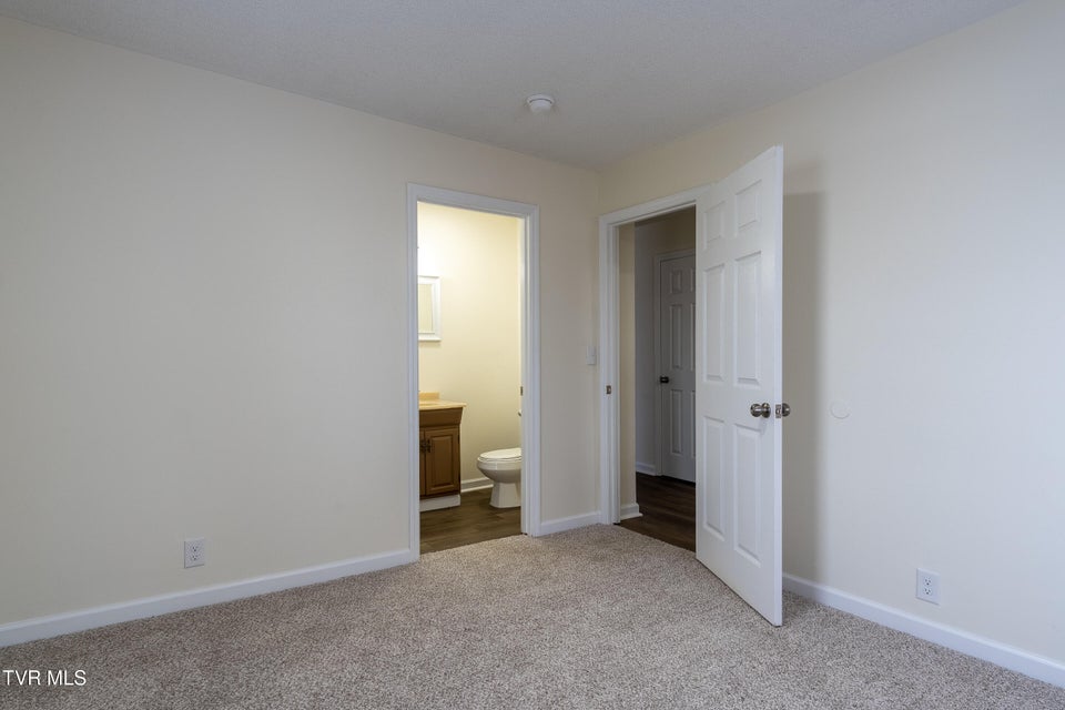 Photo #10: 946 Woodside Drive