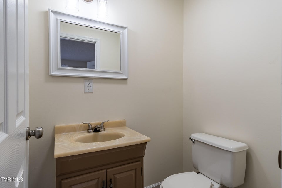 Photo #9: 946 Woodside Drive