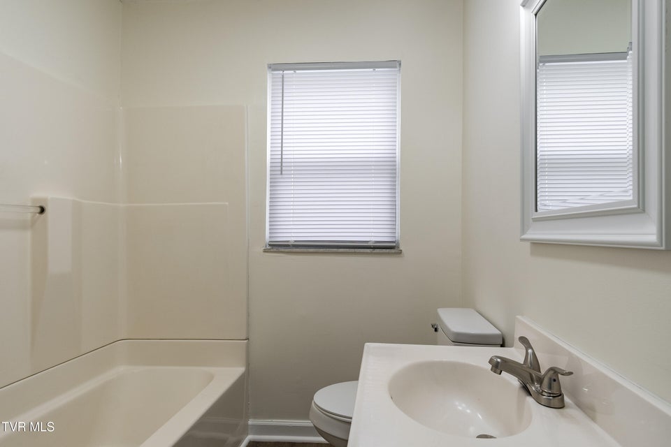 Photo #11: 946 Woodside Drive