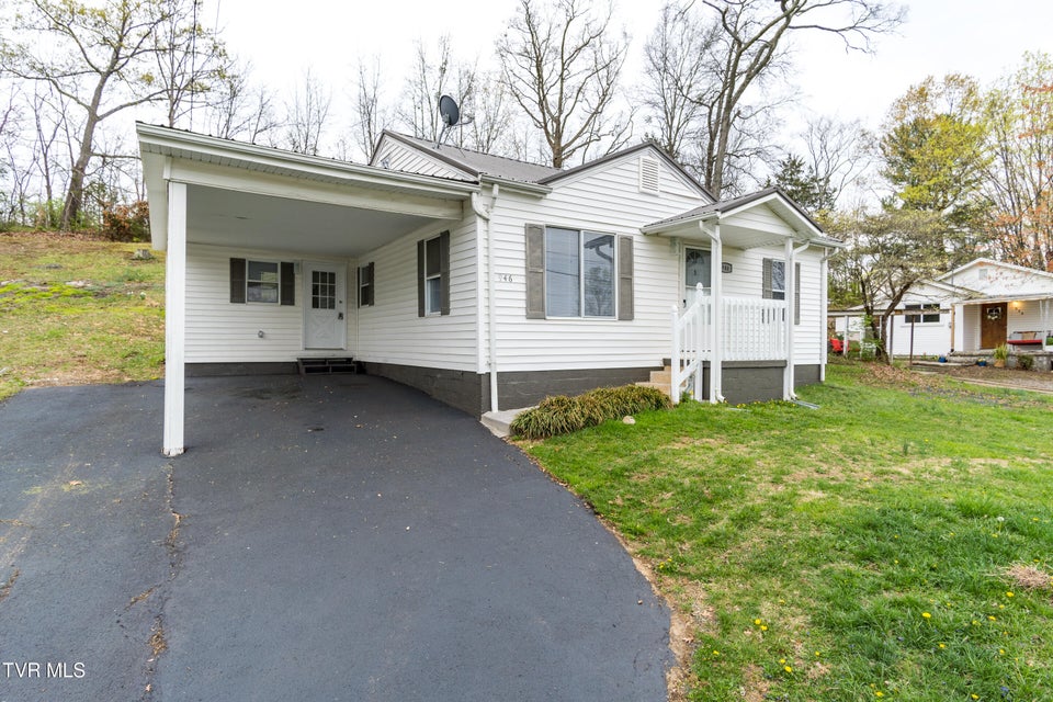 Photo #2: 946 Woodside Drive