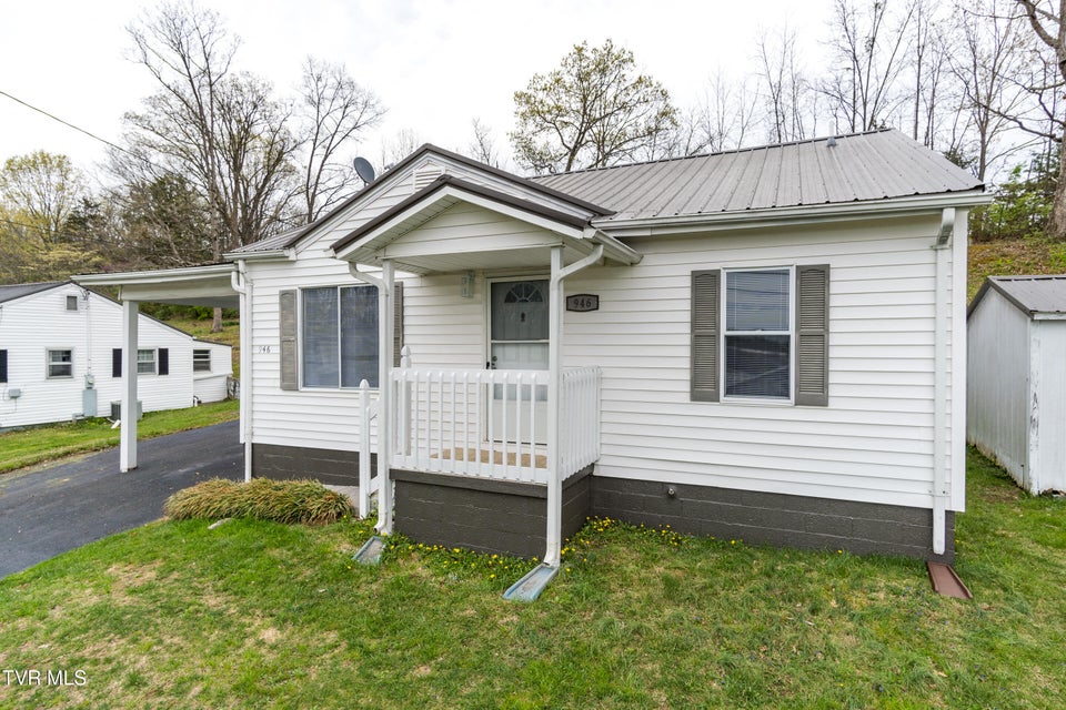 Photo #32: 946 Woodside Drive