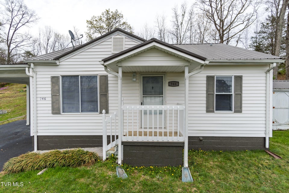 Photo #3: 946 Woodside Drive