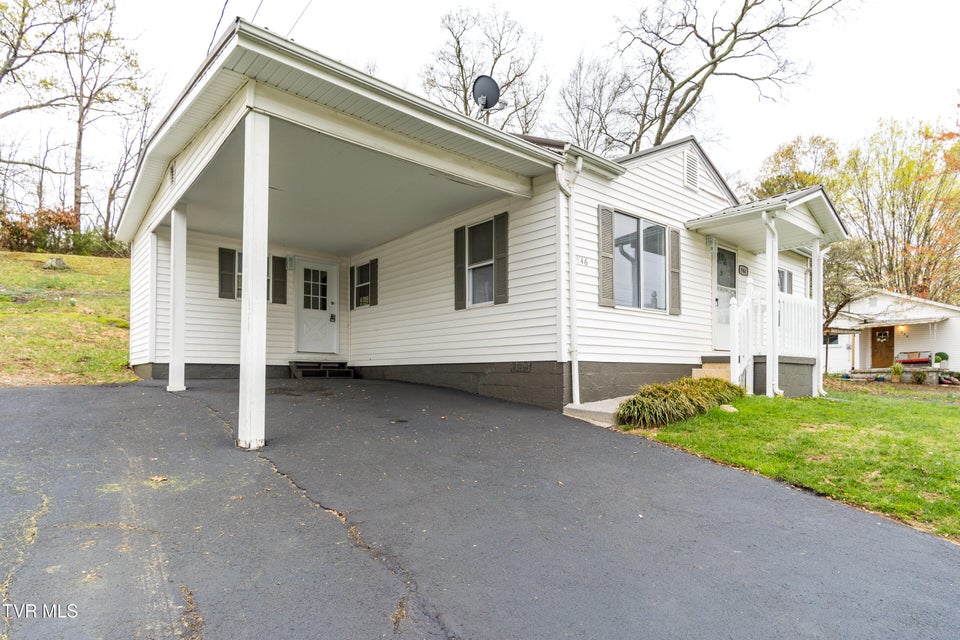 Photo #33: 946 Woodside Drive