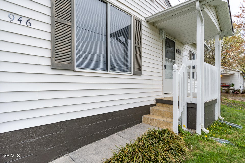 Photo #35: 946 Woodside Drive
