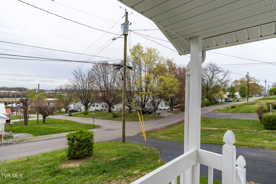 Photo #36: 946 Woodside Drive