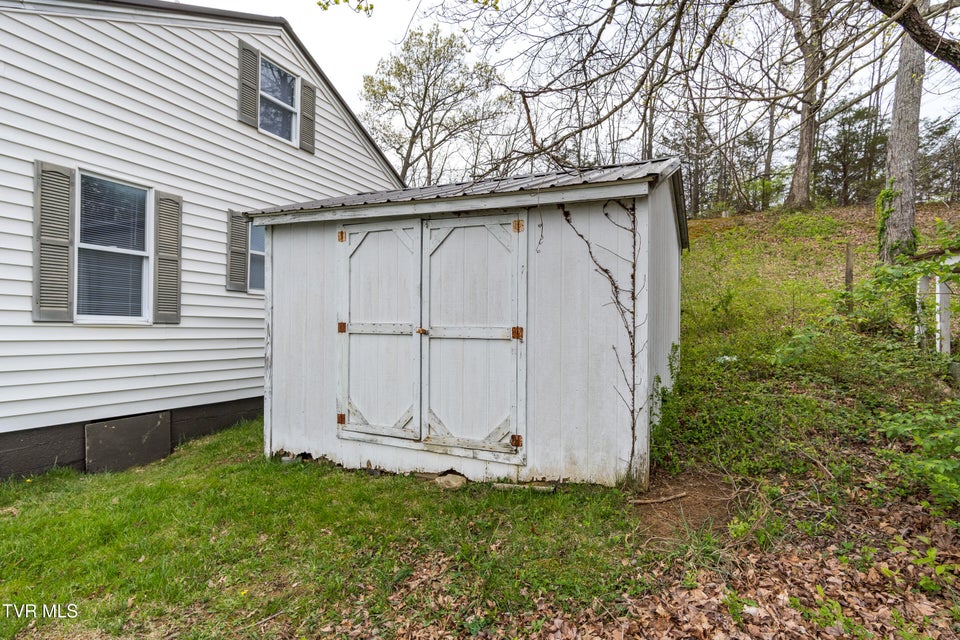 Photo #37: 946 Woodside Drive