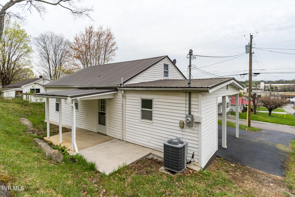 Photo #26: 946 Woodside Drive