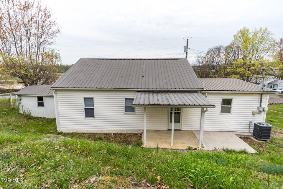 Photo #25: 946 Woodside Drive
