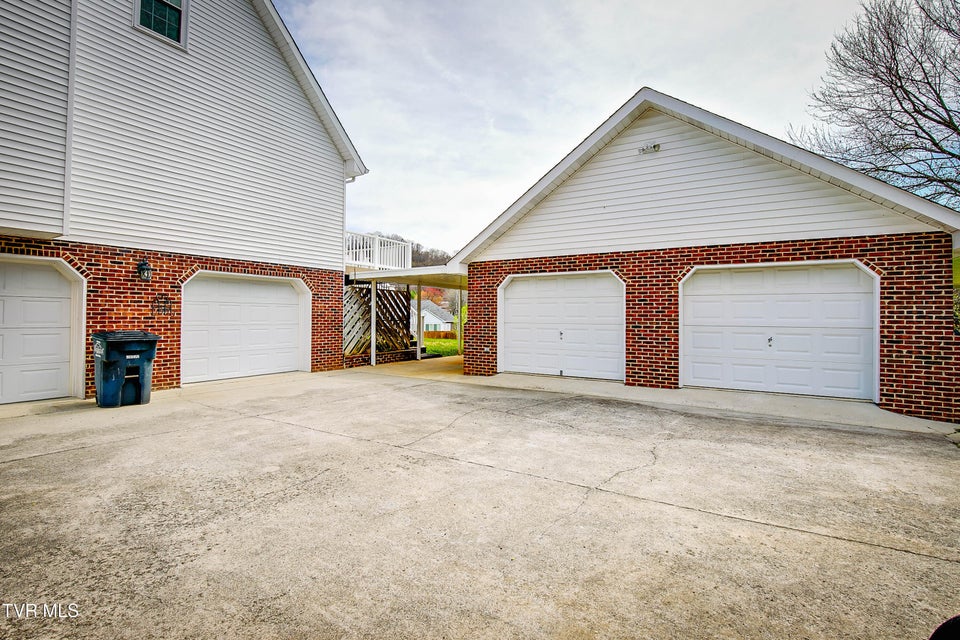Photo #33: 752 Valley Drive