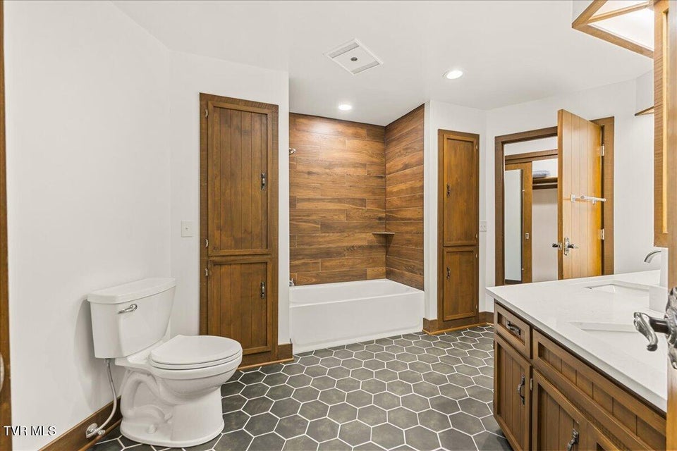 Photo #29: 404 6th Street